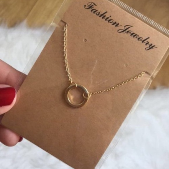 🍀 3/$25!! Simple Circle Gold Necklace - Picture 4 of 4